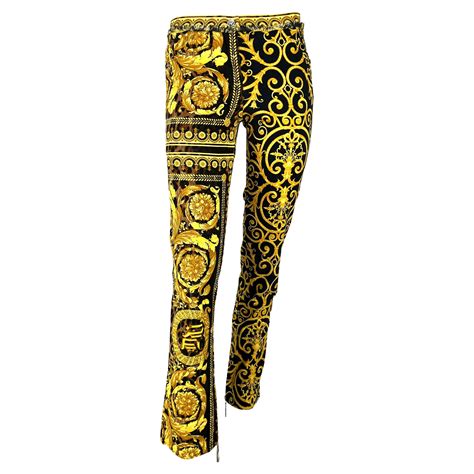 nuovo look i donatella versace|versace leopard illusion jeans.